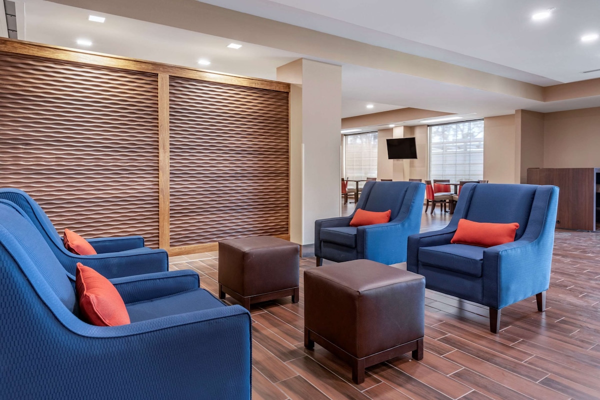 Comfort Suites Daytona Beach-Speedway - Photo 1