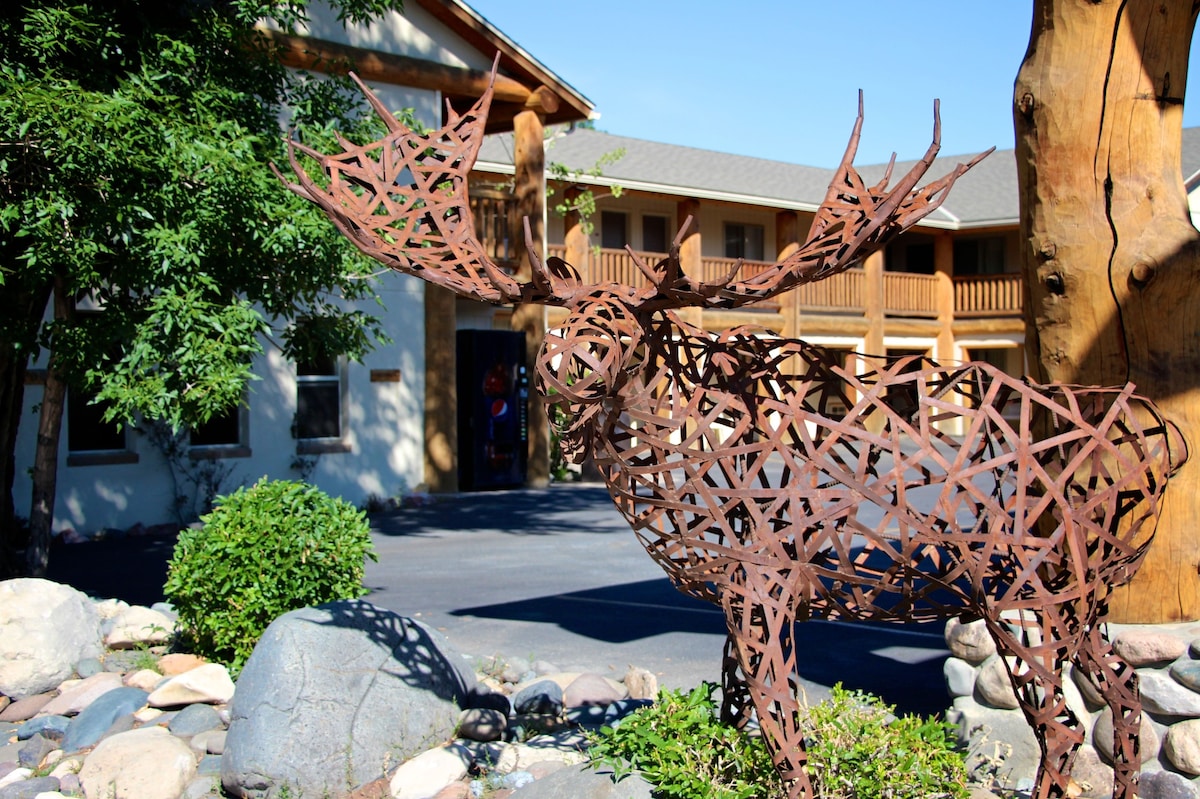 Moose Creek Lodge and Suites - Photo 1