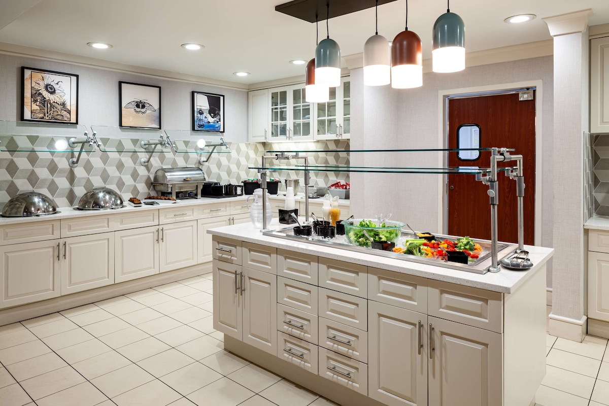 Homewood Suites by Hilton Gainesville - Photo 1