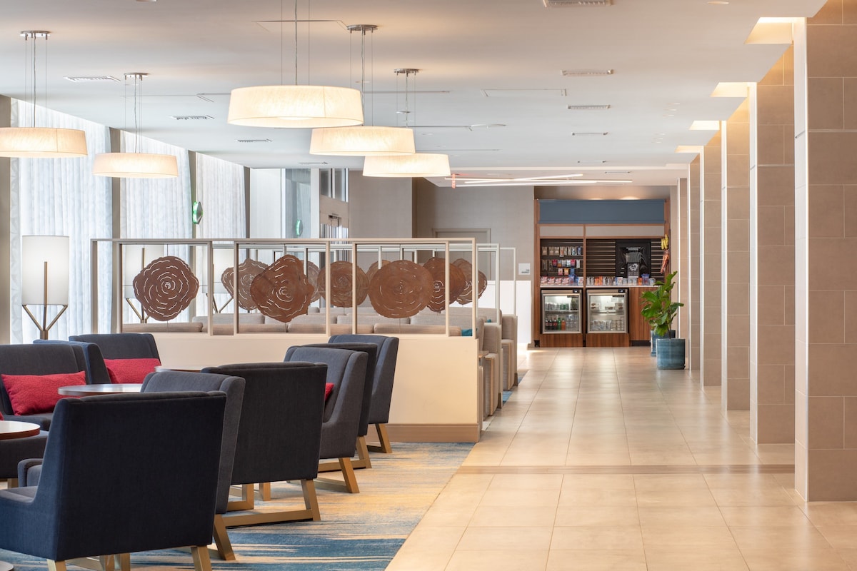 Holiday Inn Los Angeles - LAX Airport by IHG - Photo 1