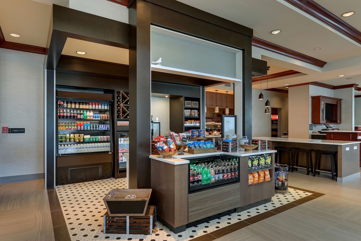 Hilton Garden Inn Indianapolis Airport - Photo 1