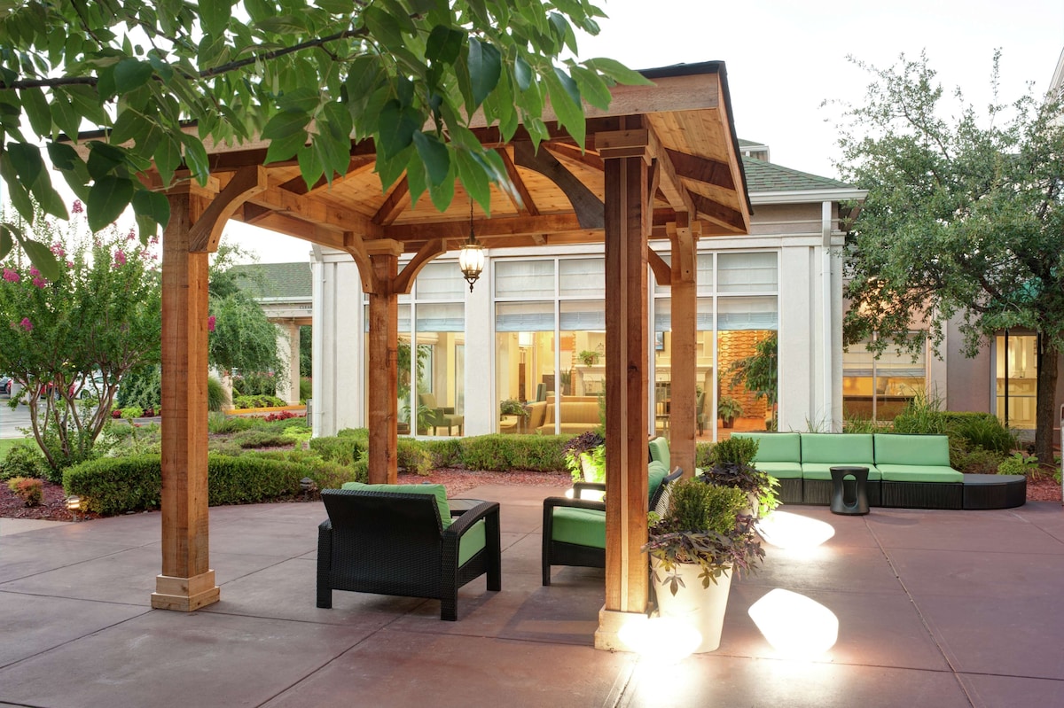 Hilton Garden Inn Tulsa Airport - Photo 1