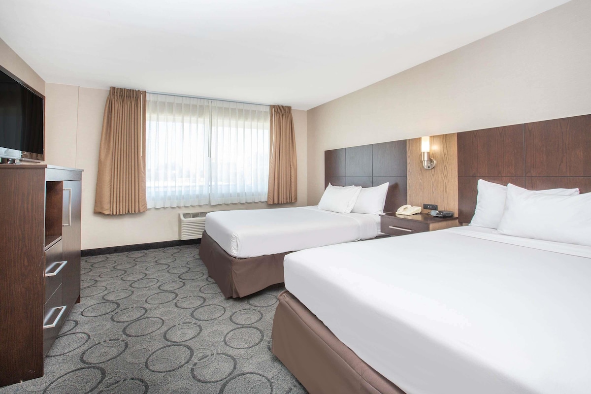Baymont by Wyndham San Diego Downtown - Photo 1