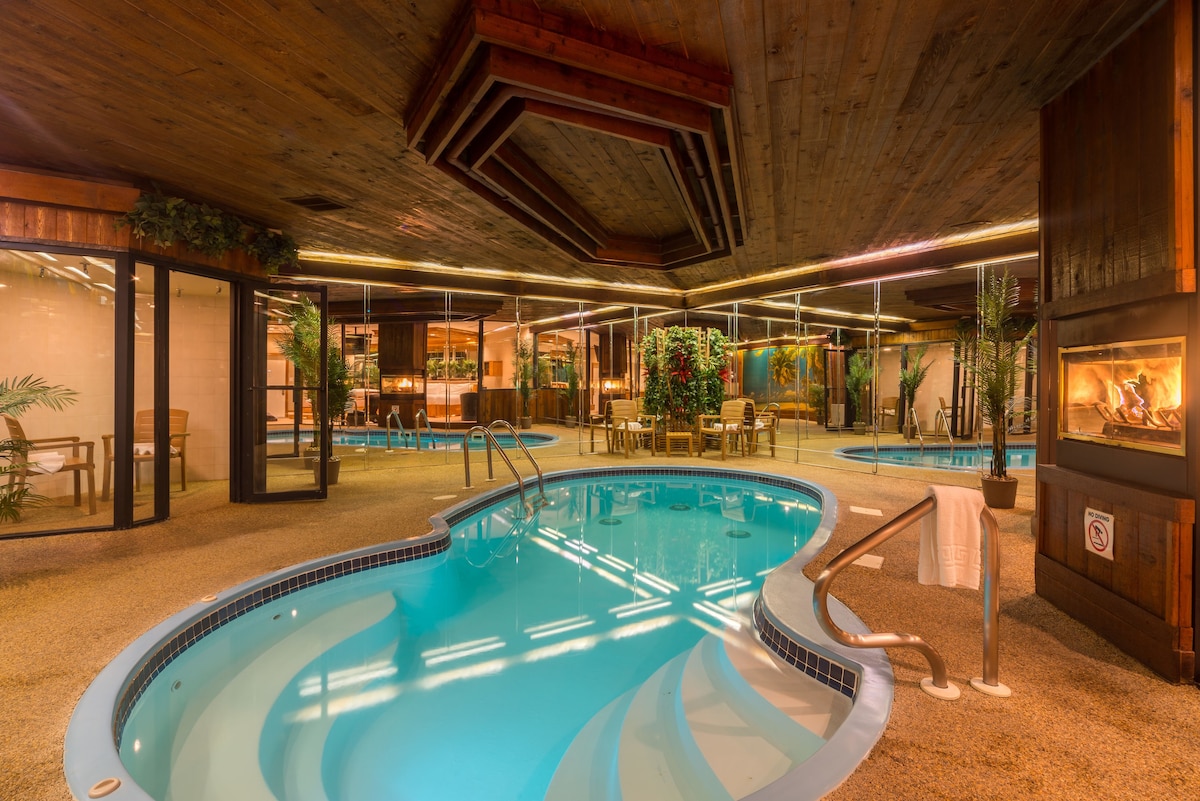 Sybaris Pool Suites Mequon - Photo 1
