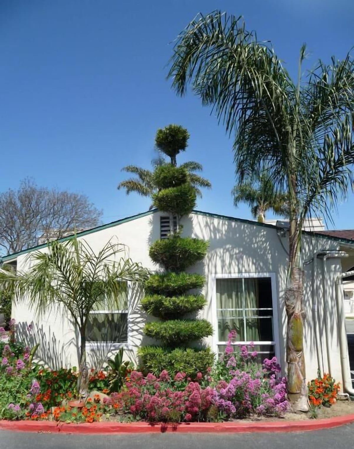 Mission Bell Motel - Photo 1