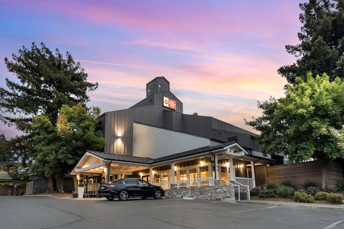 Best Western Plus Inn At The Vines - Photo 1