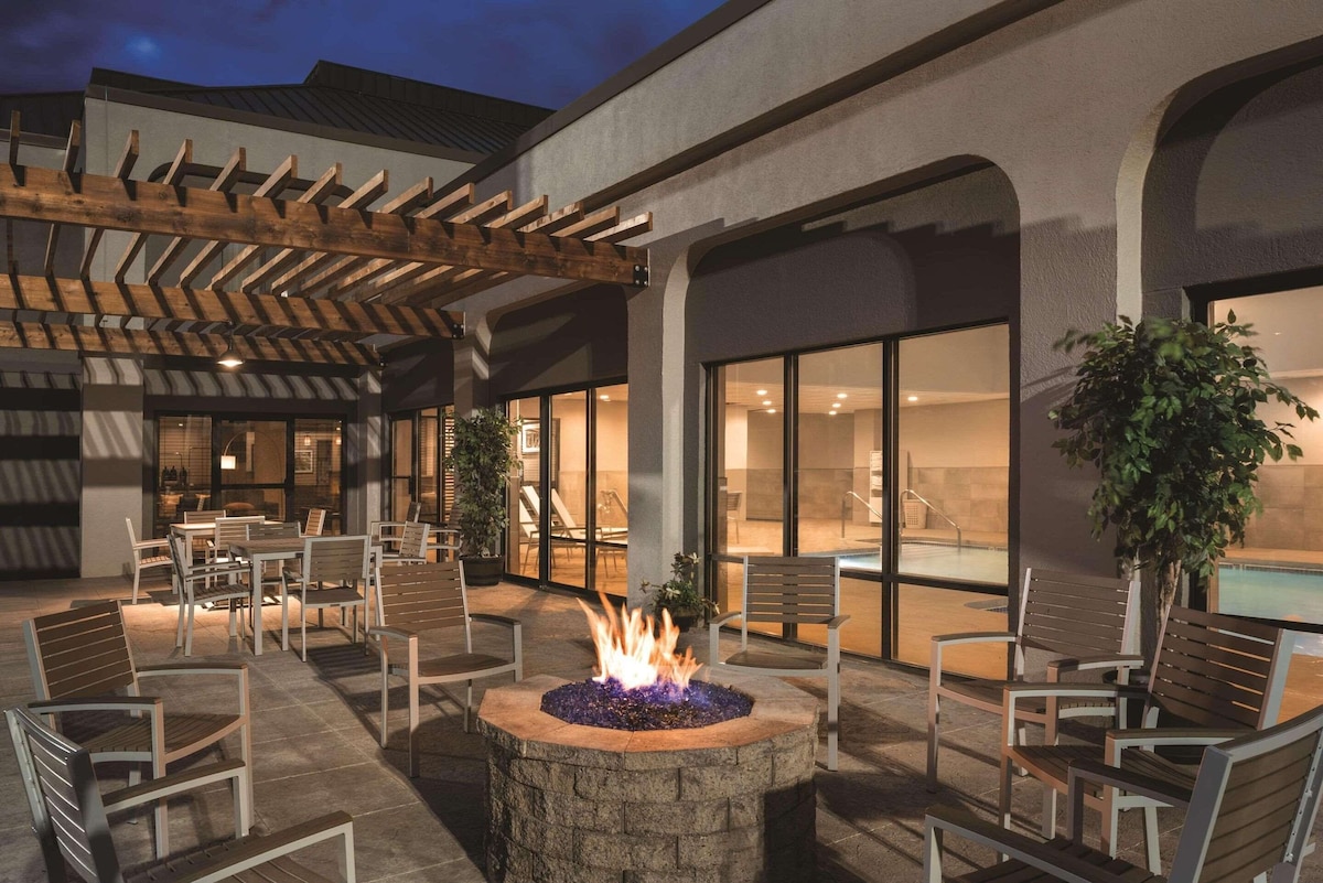 Country Inn & Suites By Radisson, La Crosse, WI - Photo 1