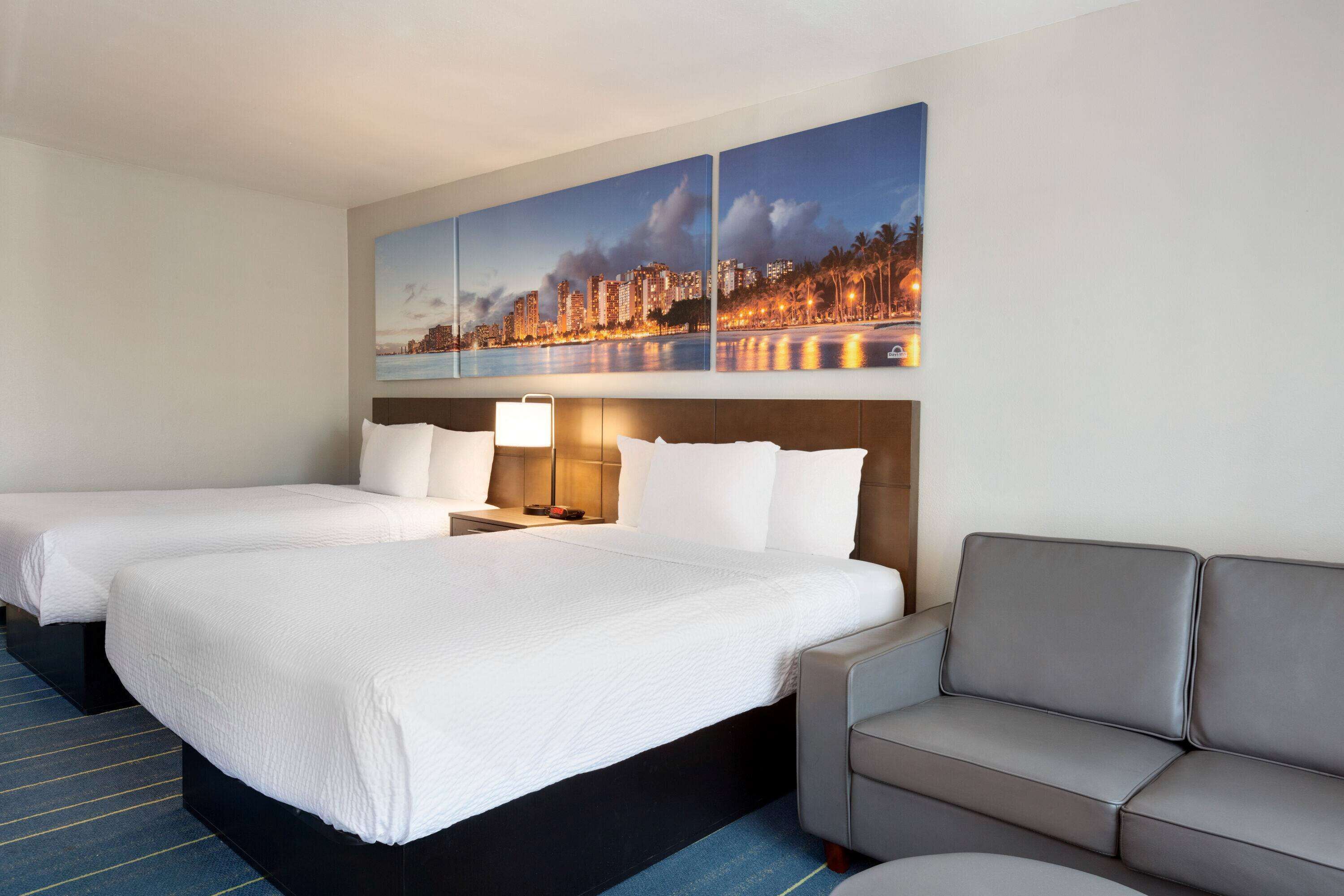 Days Inn & Suites by Wyndham Anaheim At Disneyland Park - Photo 1
