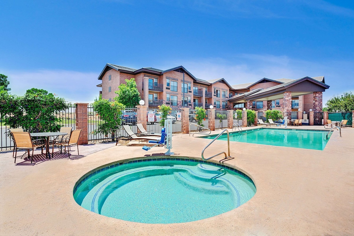 Days Inn & Suites by Wyndham Page Lake Powell - Photo 1