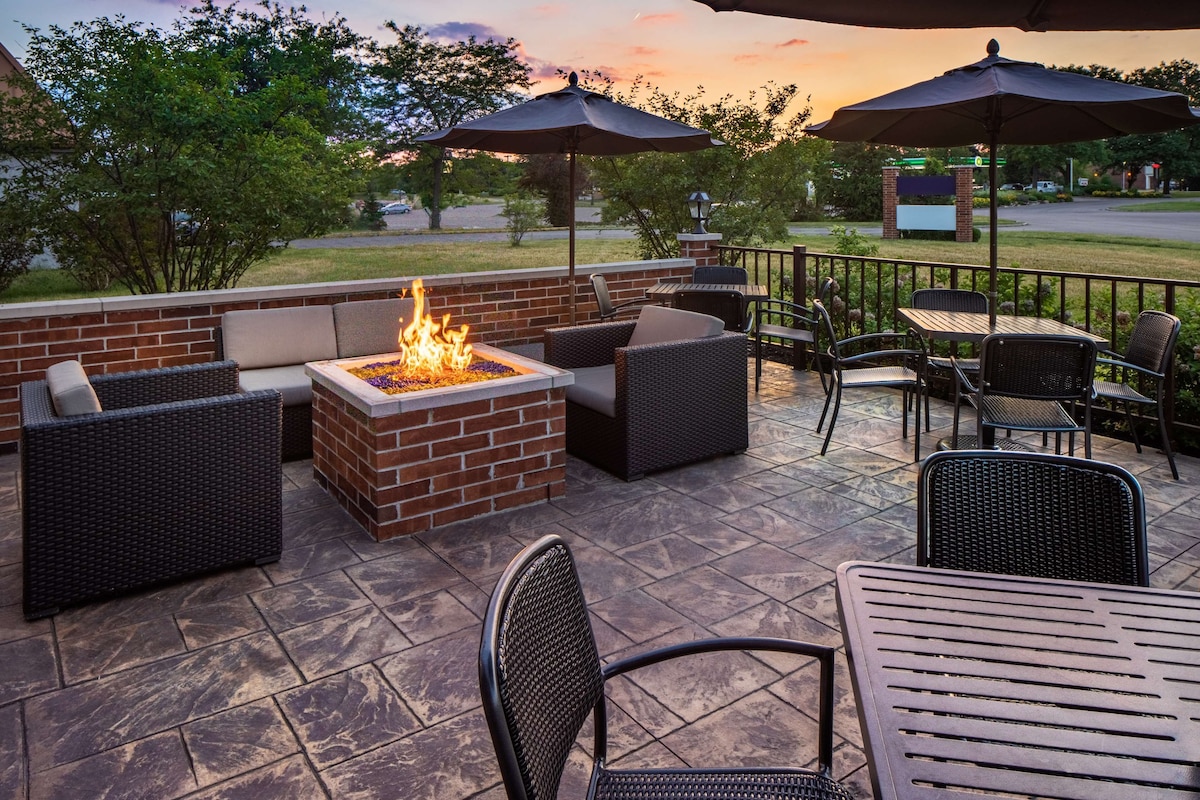 DoubleTree by Hilton Ann Arbor North - Photo 1