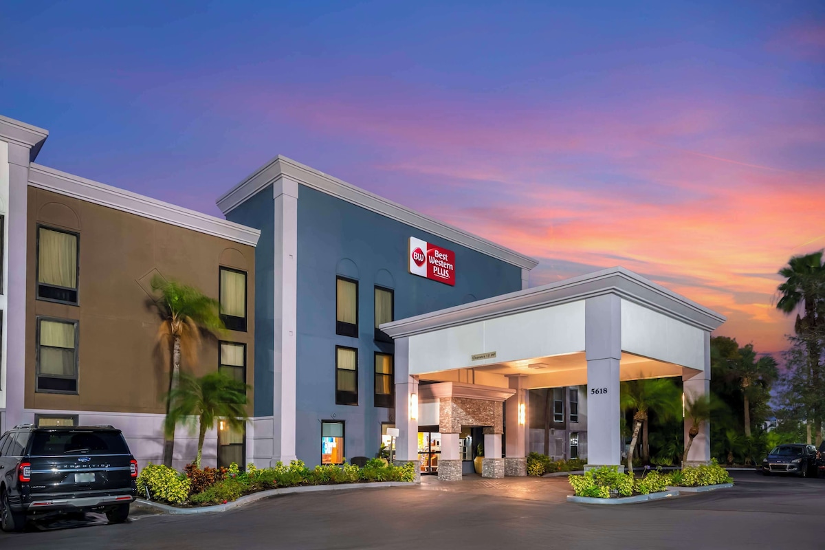 Best Western Plus Universal Inn - Photo 1