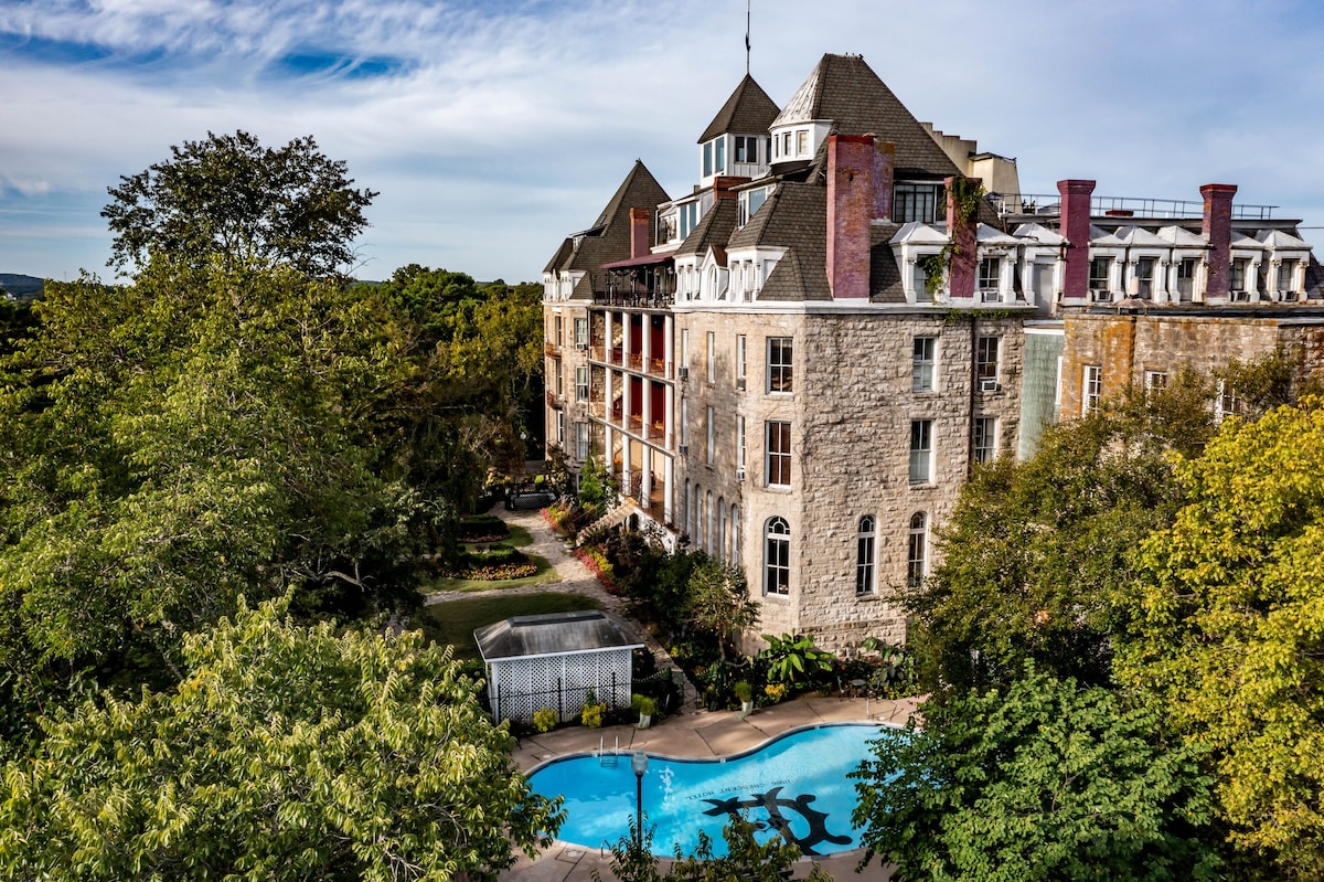 Crescent Hotel & Spa - Photo 1