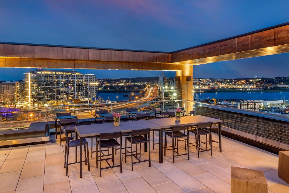 Cambria Hotel Washington D.C. Navy Yard Riverfront - Photo 1