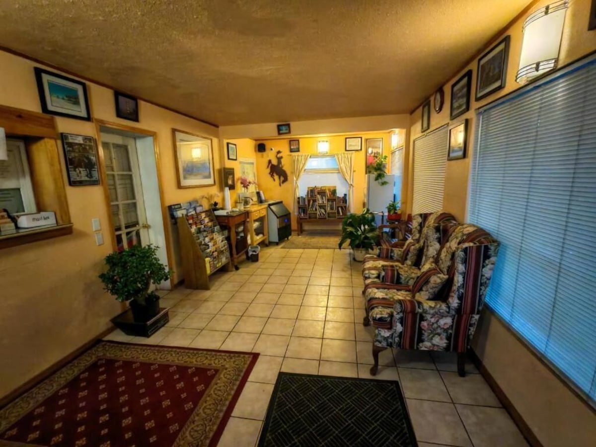 Cheyenne Motel - Photo 1