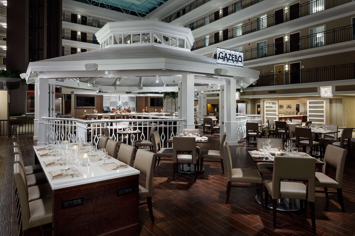 Embassy Suites By Hilton Orlando Lake Buena Vista Resort - Photo 1