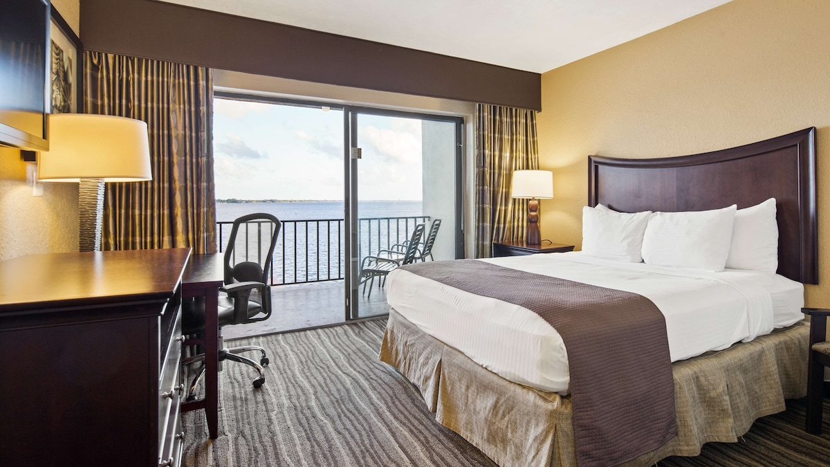 Best Western Fort Myers Waterfront - Photo 1