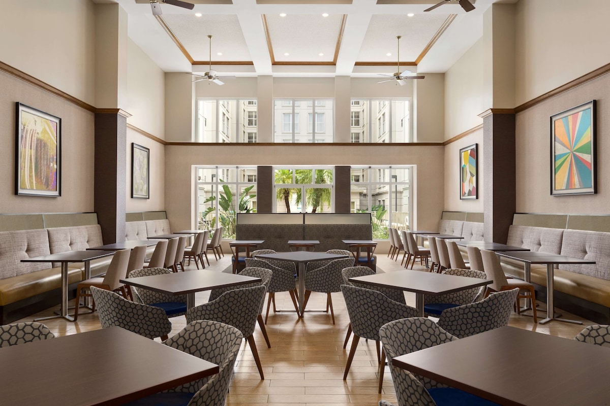 Homewood Suites by Hilton Orlando-International Drive/Convention Center - Photo 1