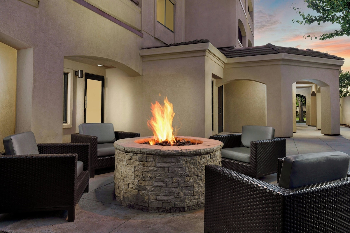 Courtyard by Marriott Salinas Monterey - Photo 1