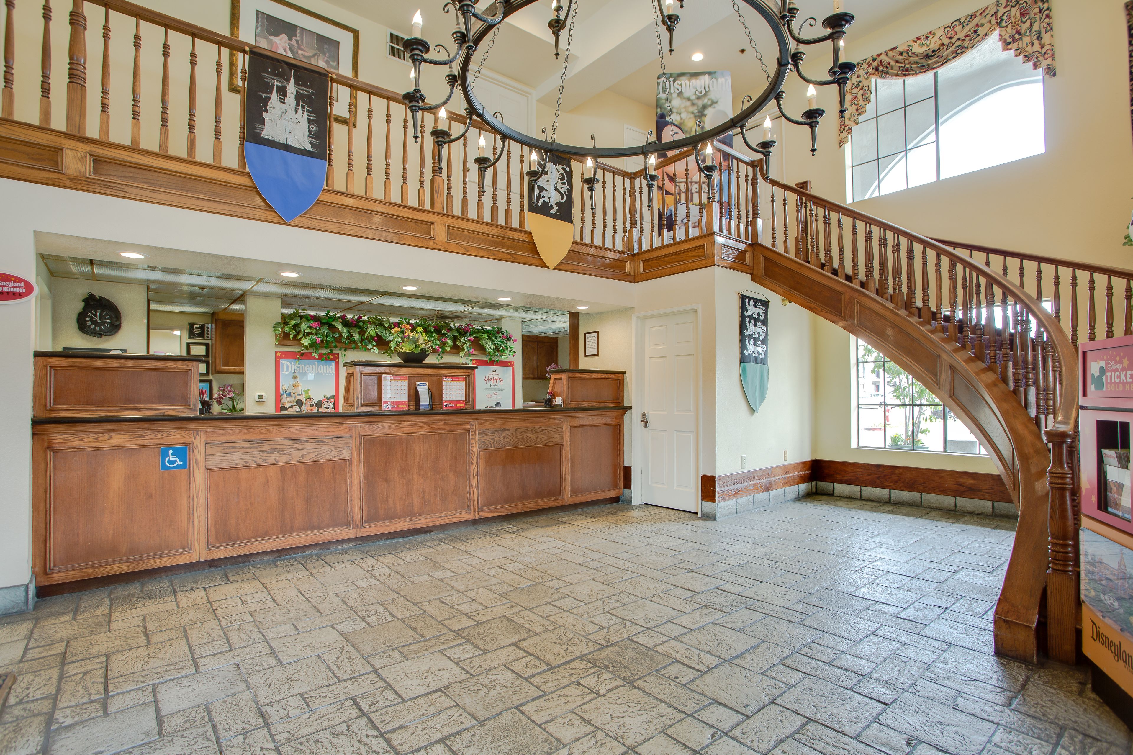 Castle Inn & Suites - Photo 1