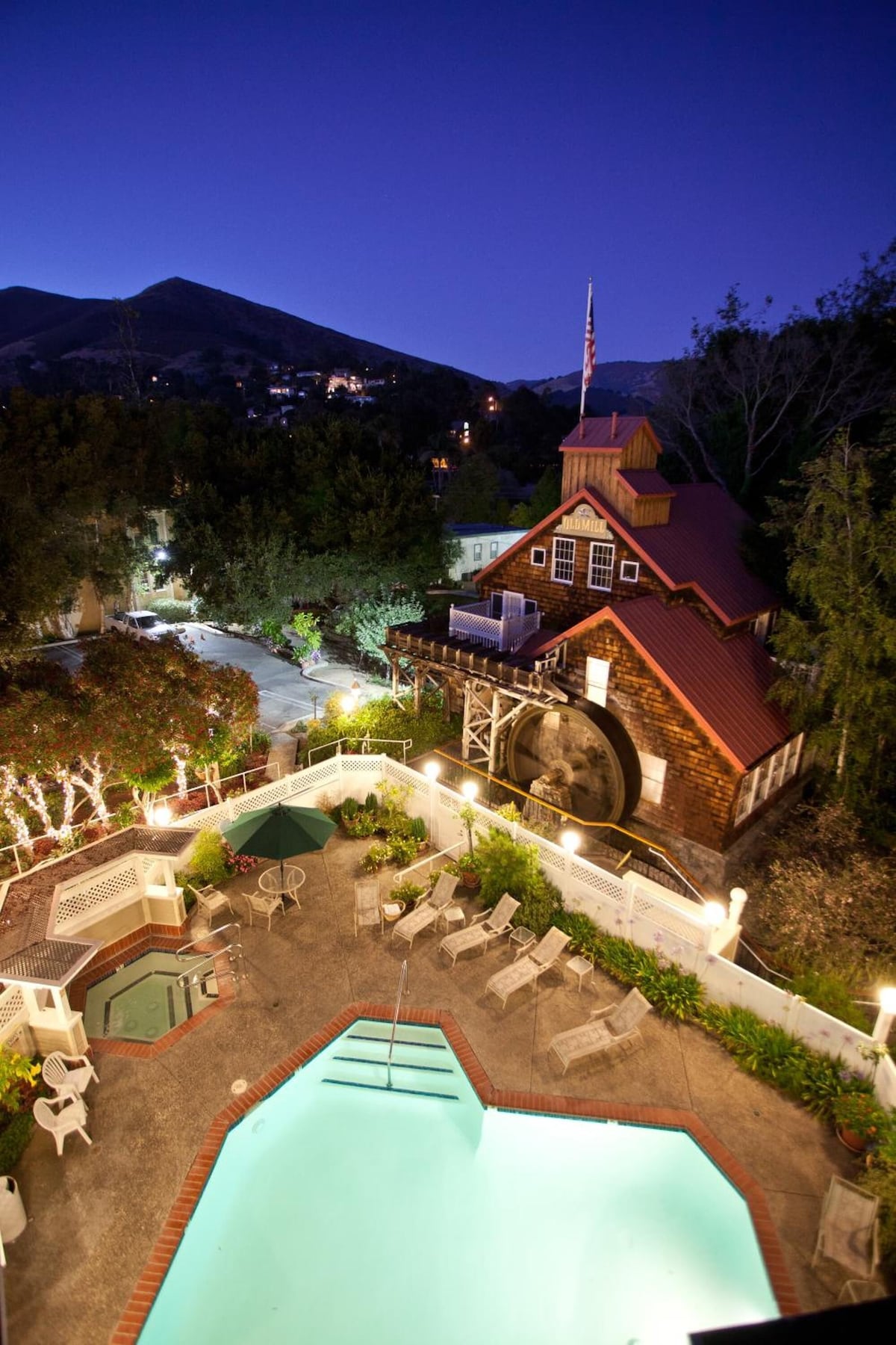 Apple Farm Inn - Photo 1