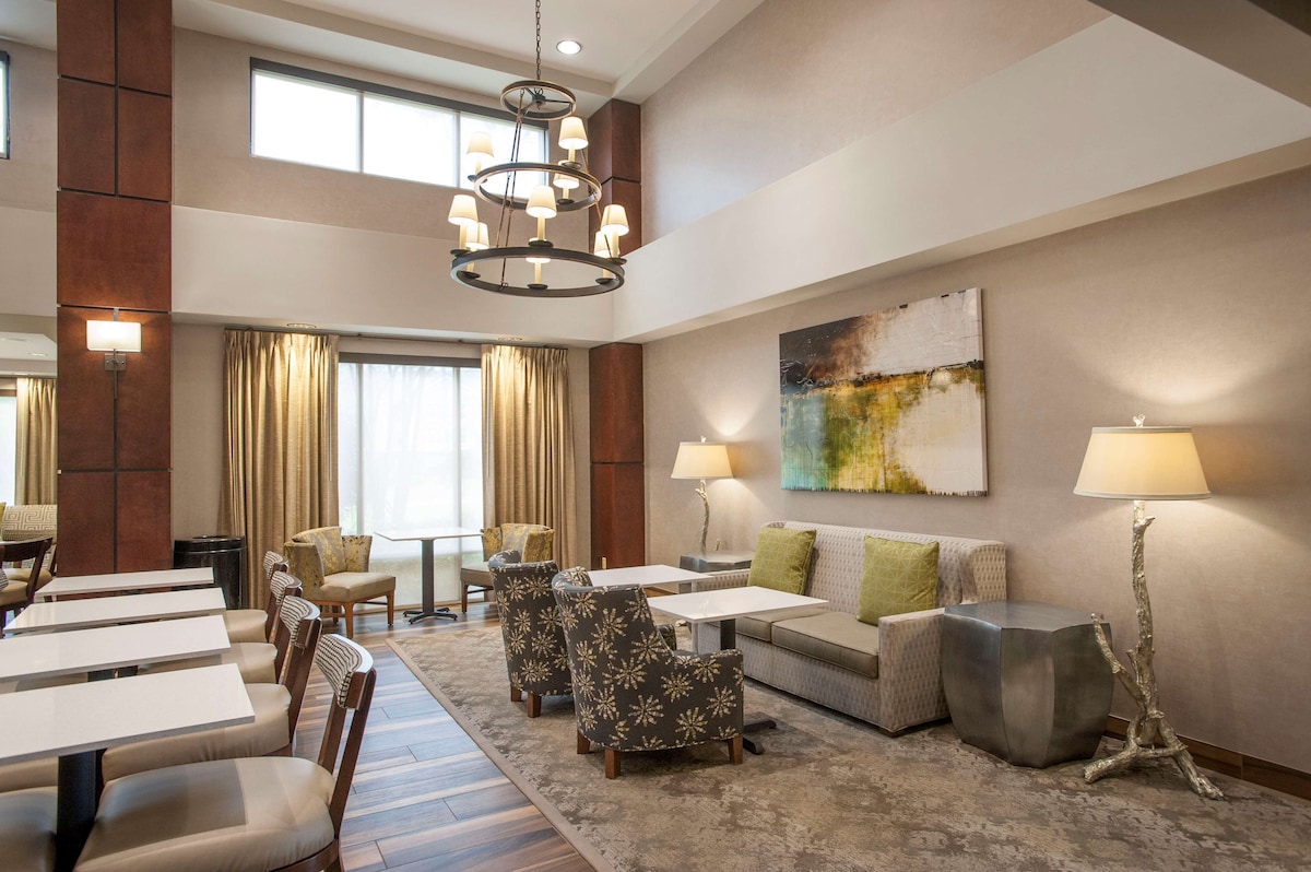 Hampton Inn & Suites Mobile Providence Park/Airport - Photo 1