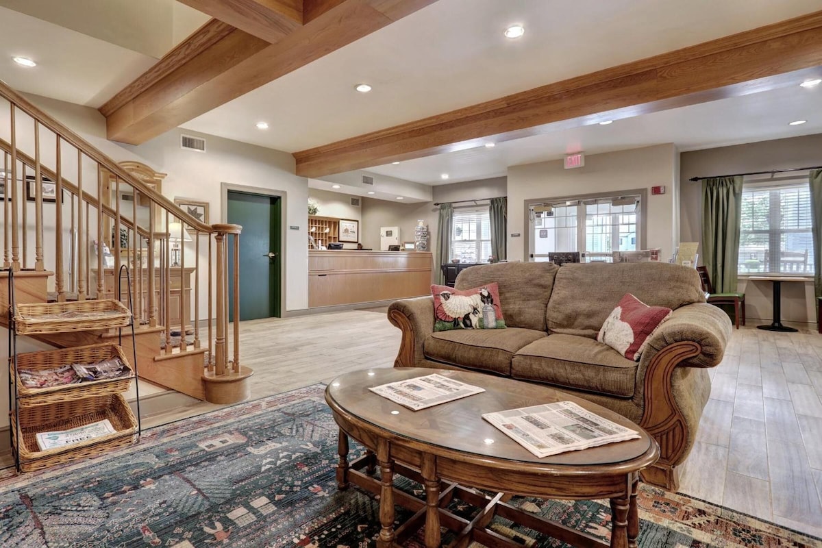 Lancaster Suites - Photo 1