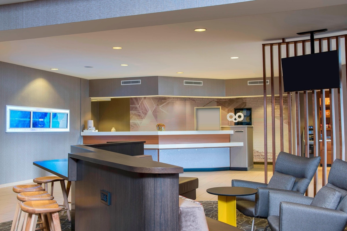 SpringHill Suites by Marriott Grand Rapids North - Photo 1
