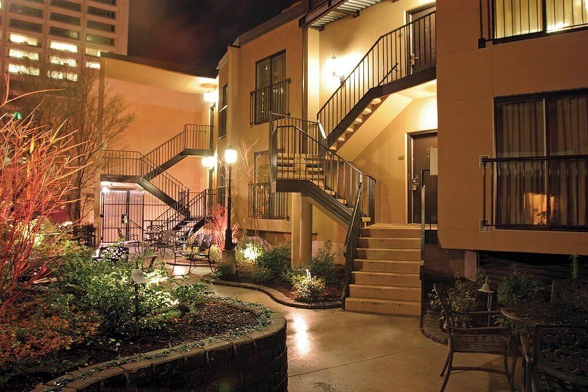 WorldMark Seattle - The Camlin - Photo 1