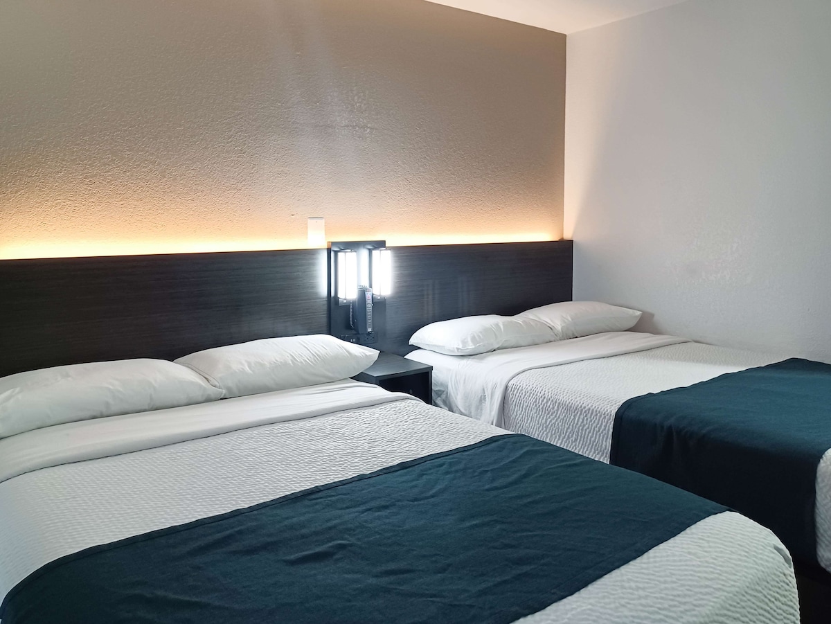 Motel 6 Fresno, CA - Blackstone North - Photo 1