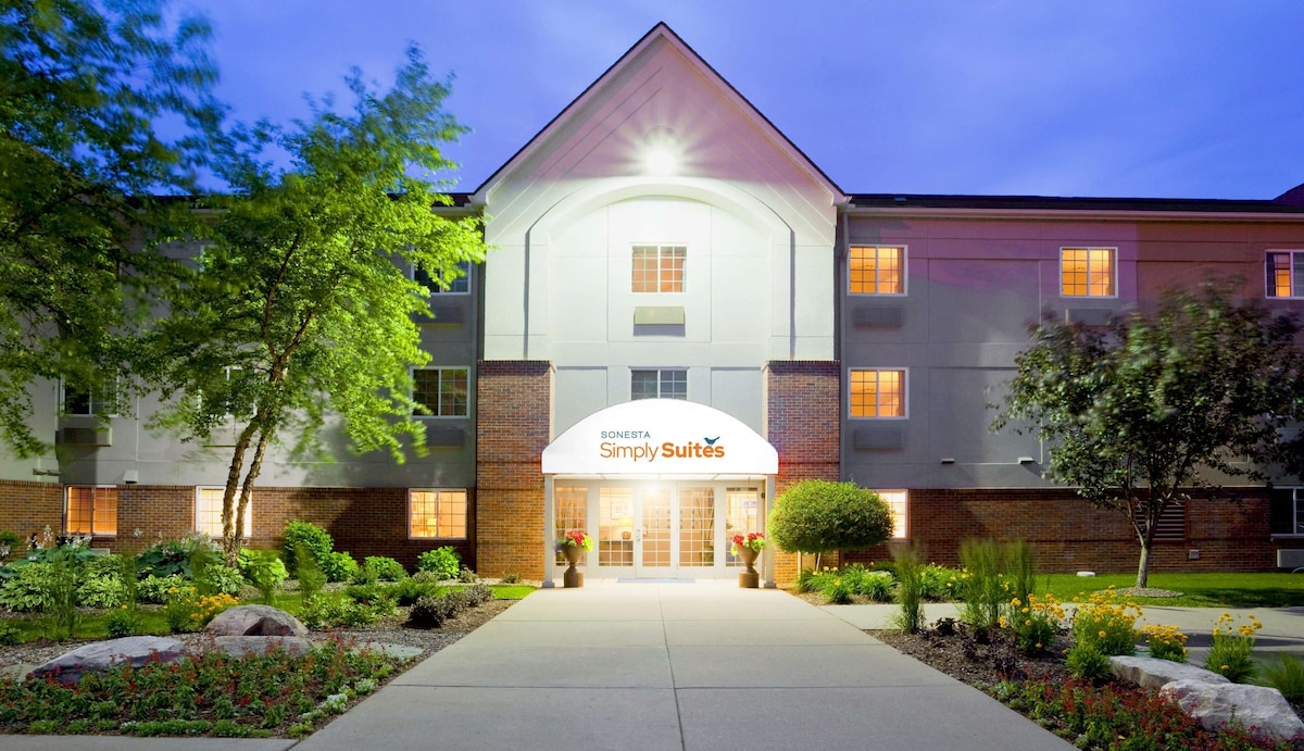 Sonesta Simply Suites Minneapolis Richfield - Photo 1