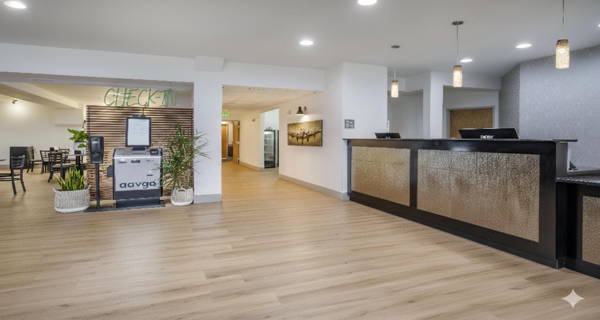 Best Western Plus Peppertree Airport Inn - Photo 1
