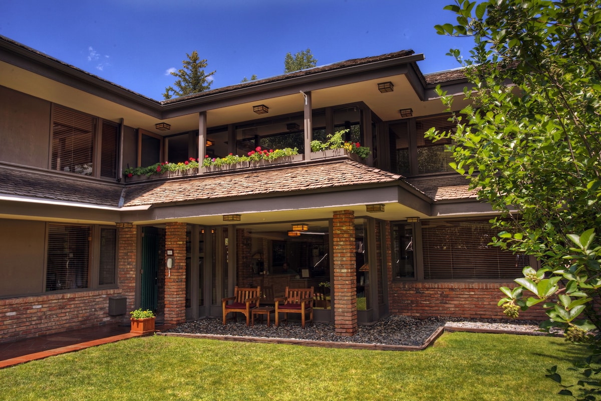 Hearthstone House - Photo 1