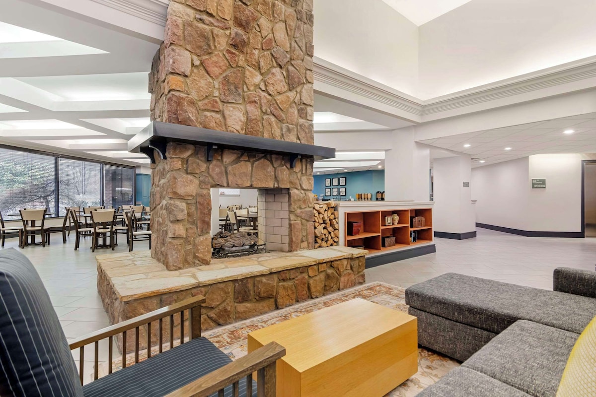 Country Inn & Suites by Radisson, Atlanta Galleria/Ballpark, GA - Photo 1