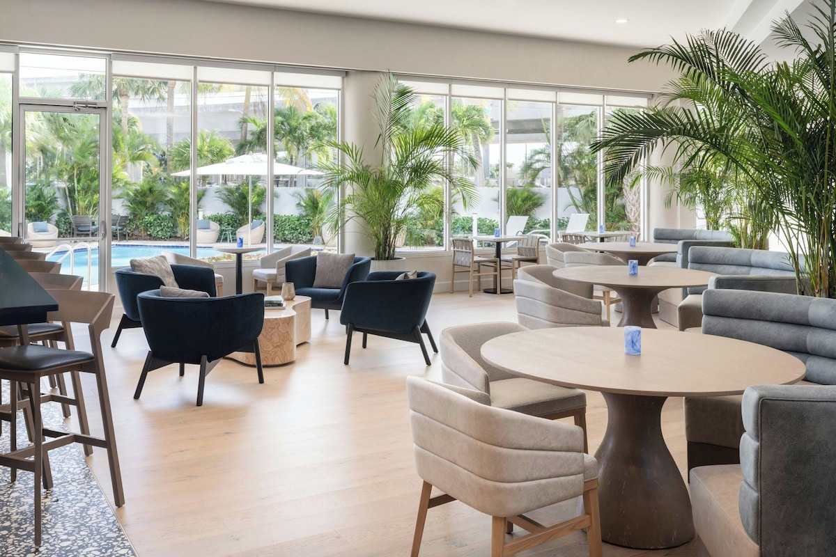 Delta Hotels By Marriott West Palm Beach - Photo 1
