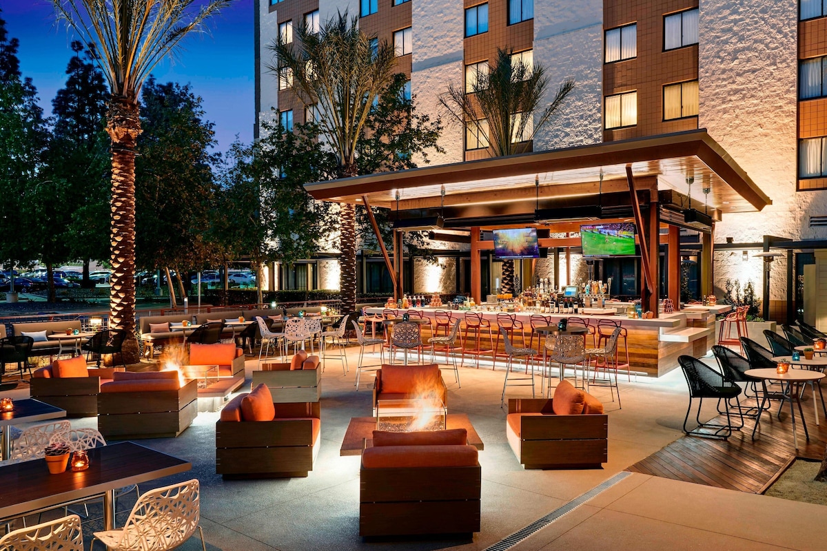 Los Angeles Marriott Burbank Airport - Photo 1