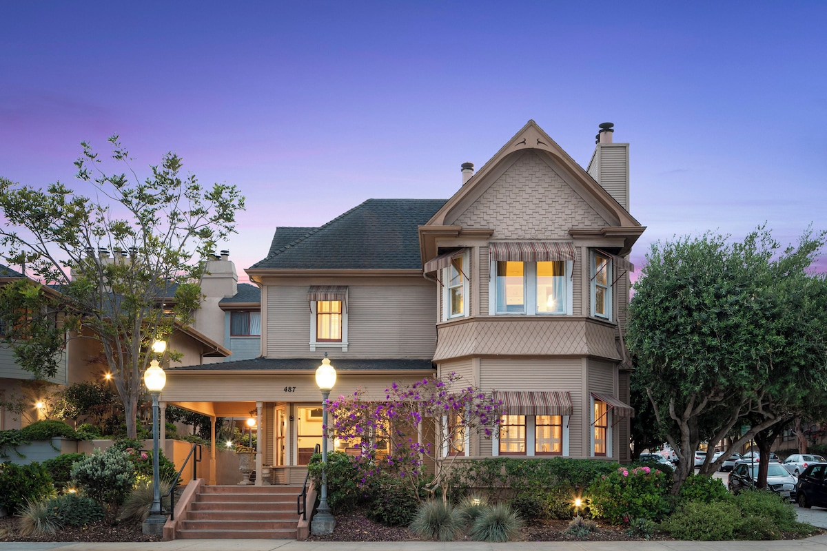 Victorian Inn - Photo 1