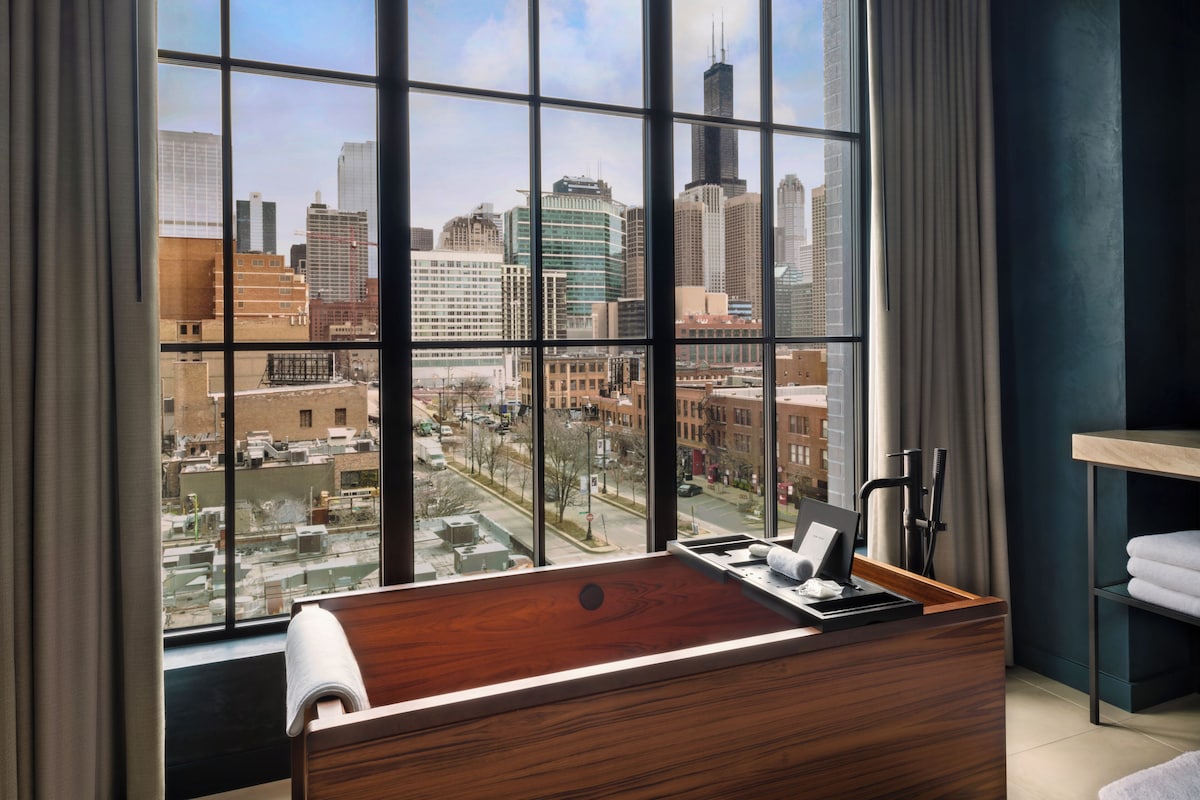 Nobu Hotel Chicago - Photo 1