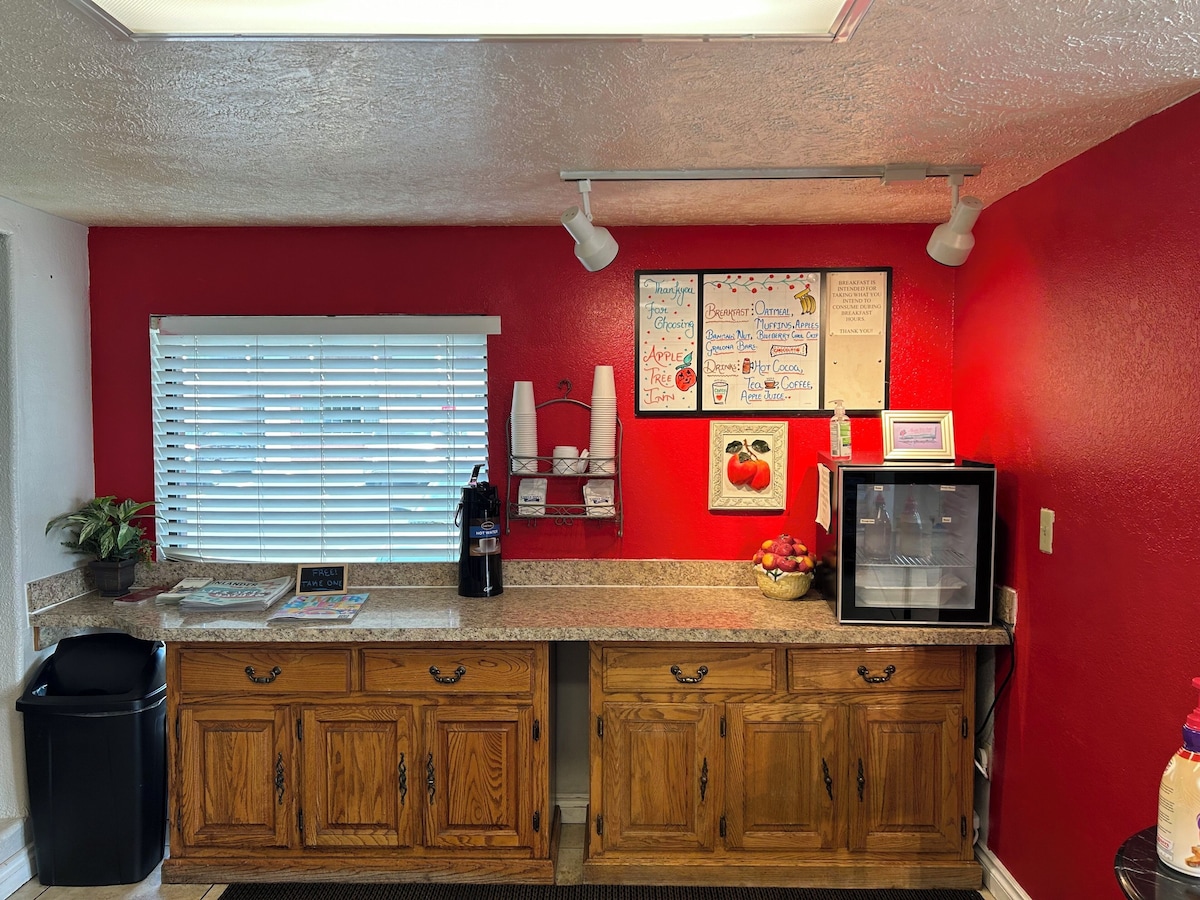Apple Tree Inn - Photo 1