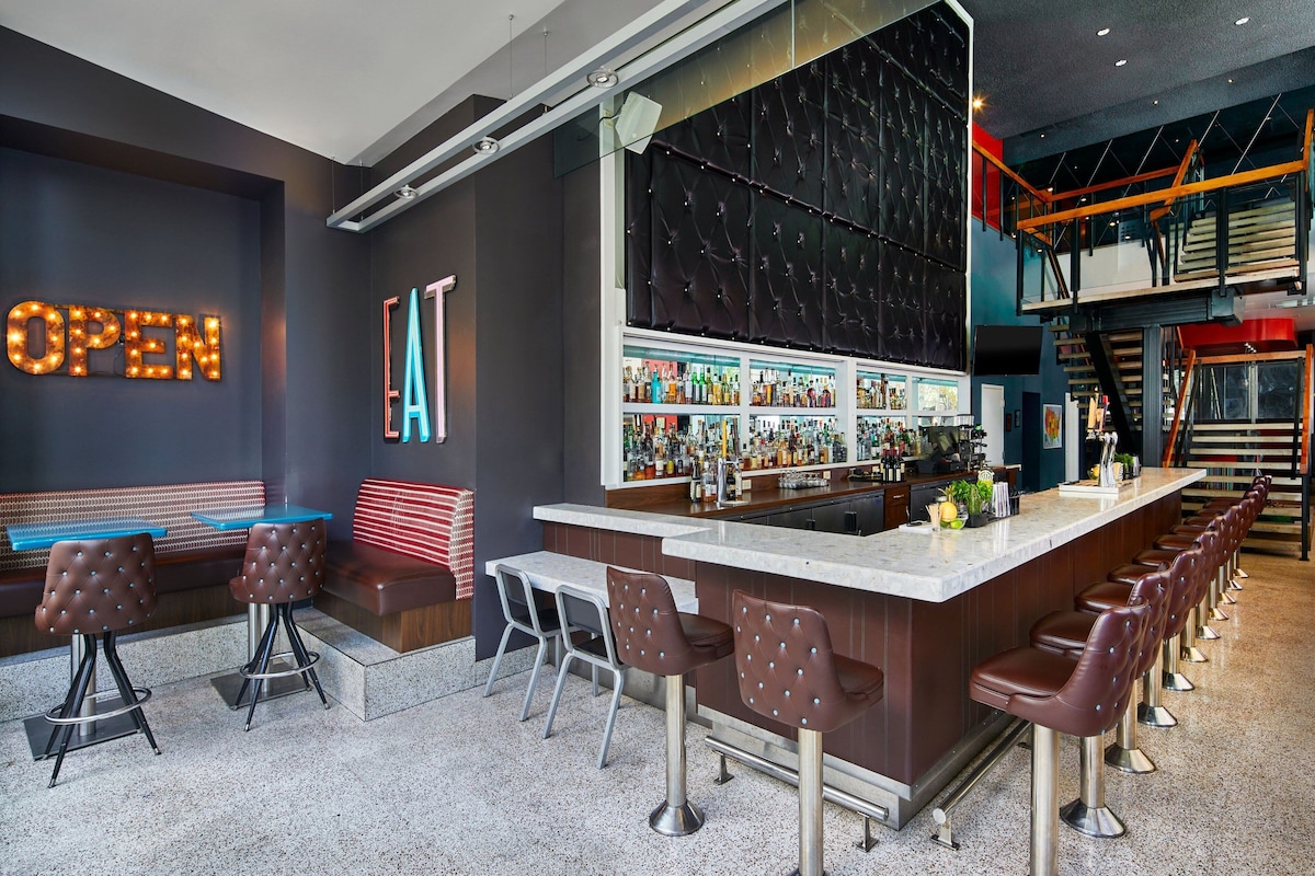 Courtyard by Marriott Portland City Center - Photo 1