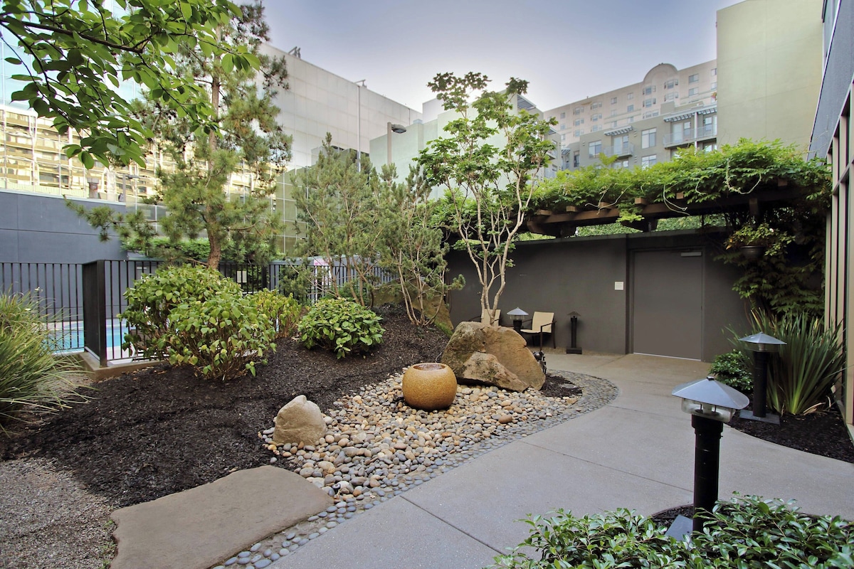 Courtyard by Marriott Oakland Downtown - Photo 1