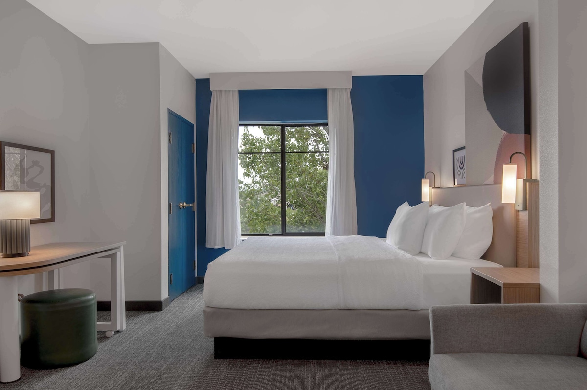Spark By Hilton Montgomery Eastchase - Photo 1