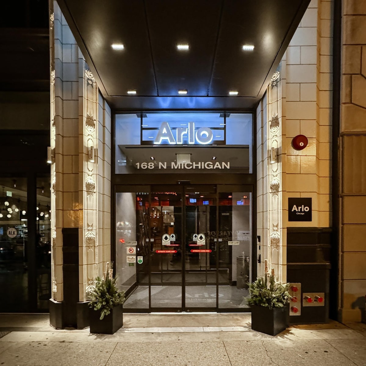 Arlo Chicago - Photo 1