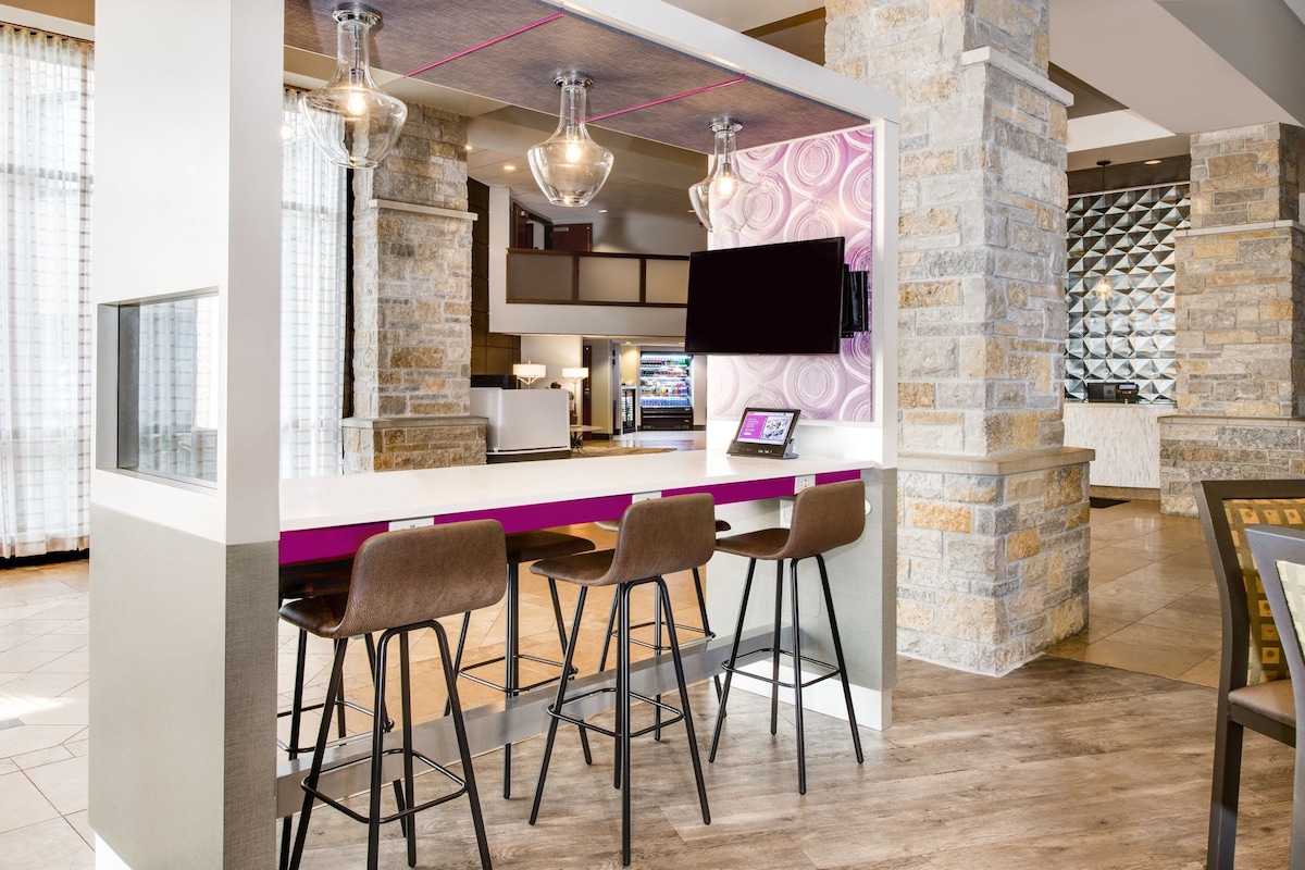 Crowne Plaza Milwaukee Airport by IHG - Photo 1