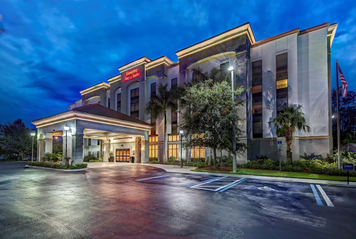 Hampton Inn & Suites Fort Myers-Estero/FGCU - Photo 1