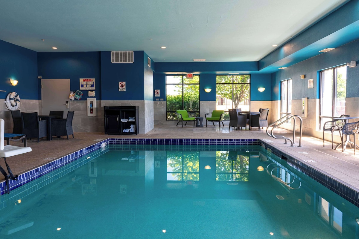 Hampton Inn Elkhorn Lake Geneva Area - Photo 1