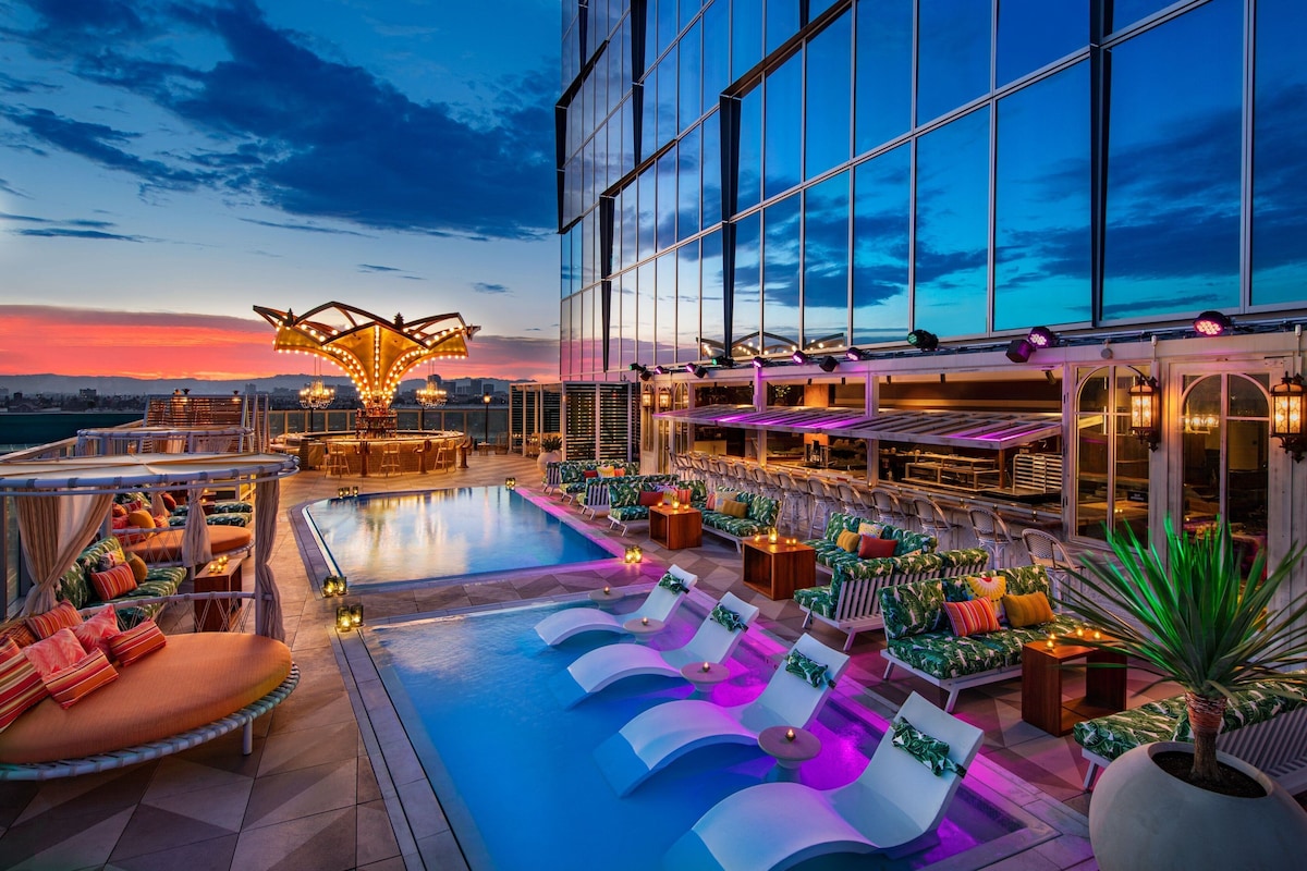 Moxy Downtown Los Angeles - Photo 1