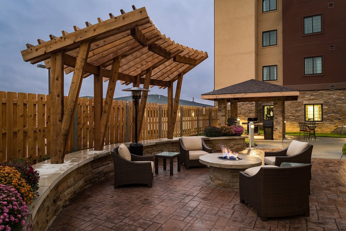 Staybridge Suites Omaha West By IHG - Photo 1