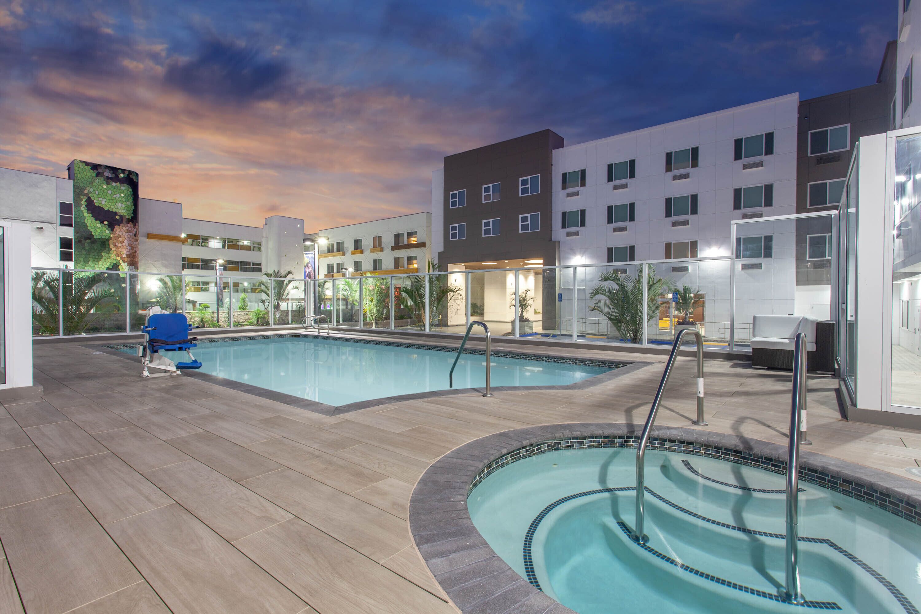 Wyndham Anaheim - Photo 1