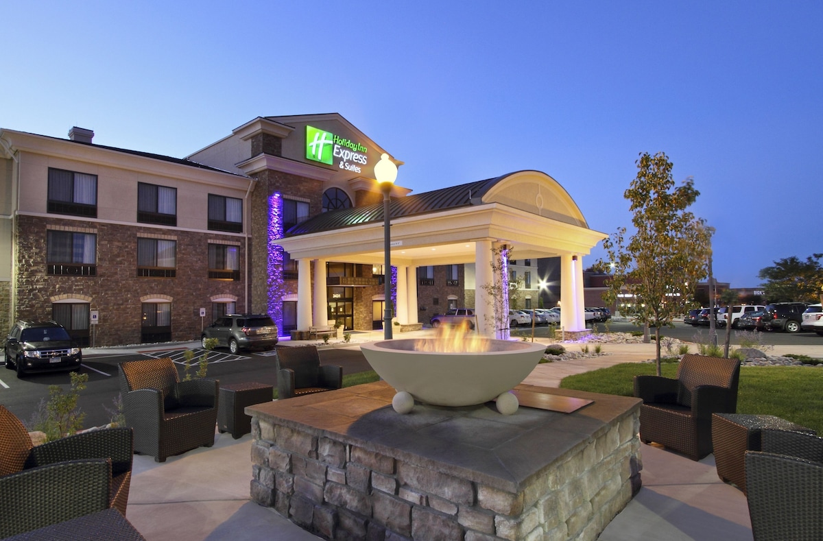 Holiday Inn Express & Suites Colorado Springs-first & Main By IHG - Photo 1
