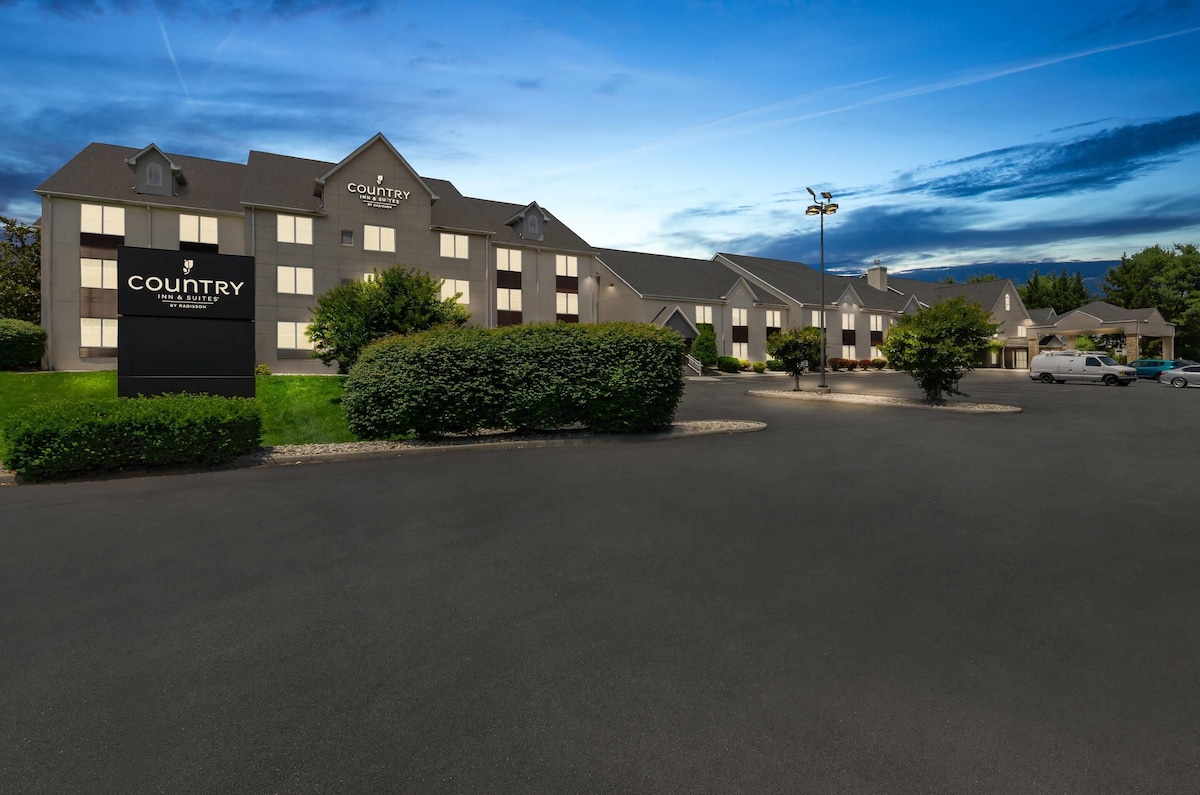 Country Inn & Suites by Radisson, Roanoke, VA - Photo 1